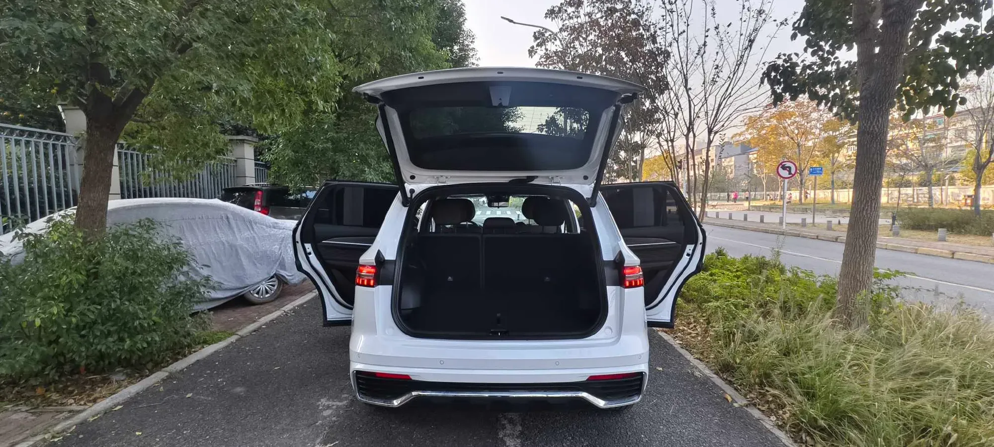 2025 Geely Monjaro 2.0T 238HP L4 8AT,autocango,china used car exporter,china ev exporter,chinese used car exporter,chinese used ev exporter