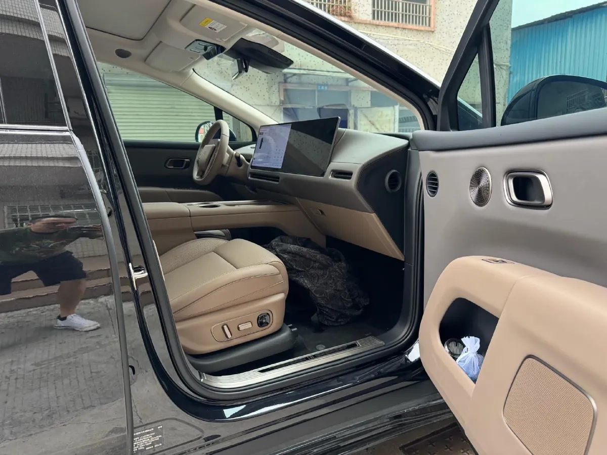 2025 Li i8 BEV,autocango,china used car exporter,china ev exporter,chinese used car exporter,chinese used ev exporter