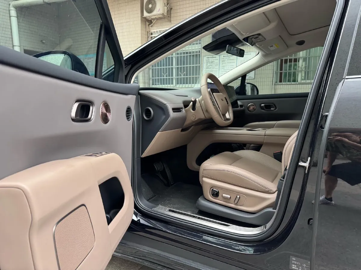 2025 Li i8 BEV,autocango,china used car exporter,china ev exporter,chinese used car exporter,chinese used ev exporter