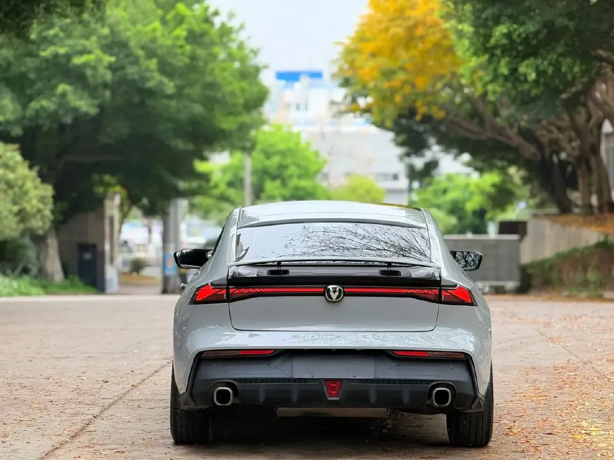 2023 ChangAn UNI-V 1.5T 188HP L4 7DCT,autocango,china used car exporter,china ev exporter,chinese used car exporter,chinese used ev exporter