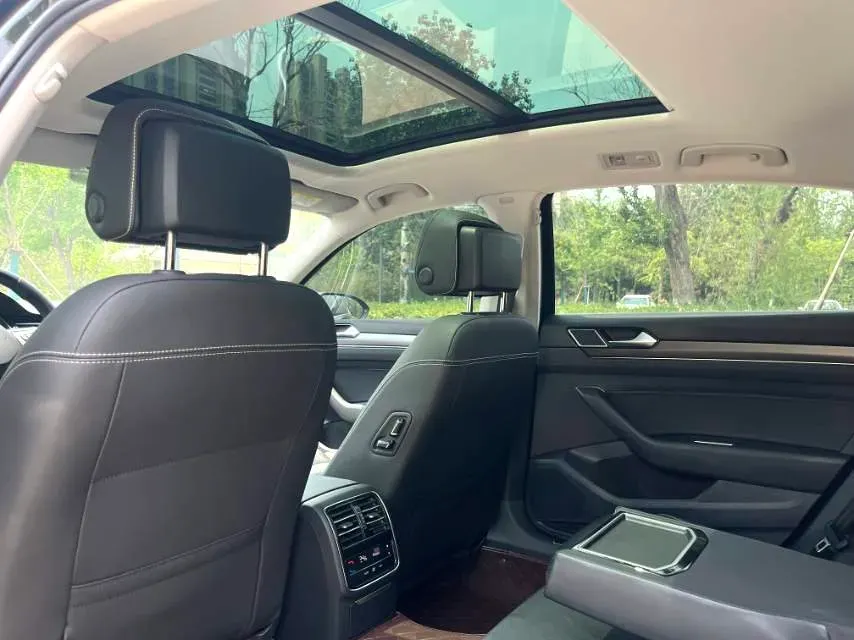 2020 Volkswagen Magotan 2.0T 186HP L4 7DCT,autocango,china used car exporter,china ev exporter,chinese used car exporter,chinese used ev exporter