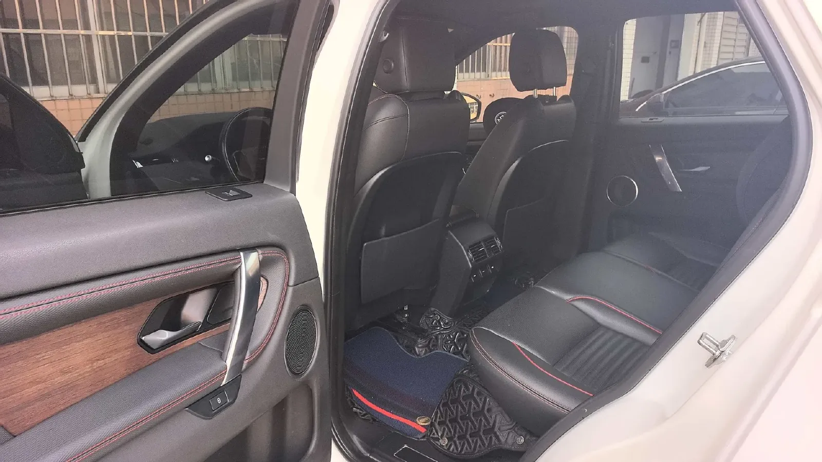 2020 Land Rover Discovery Sport 2.0T 249HP L4 9AT,autocango,china used car exporter,china ev exporter,chinese used car exporter,chinese used ev exporter