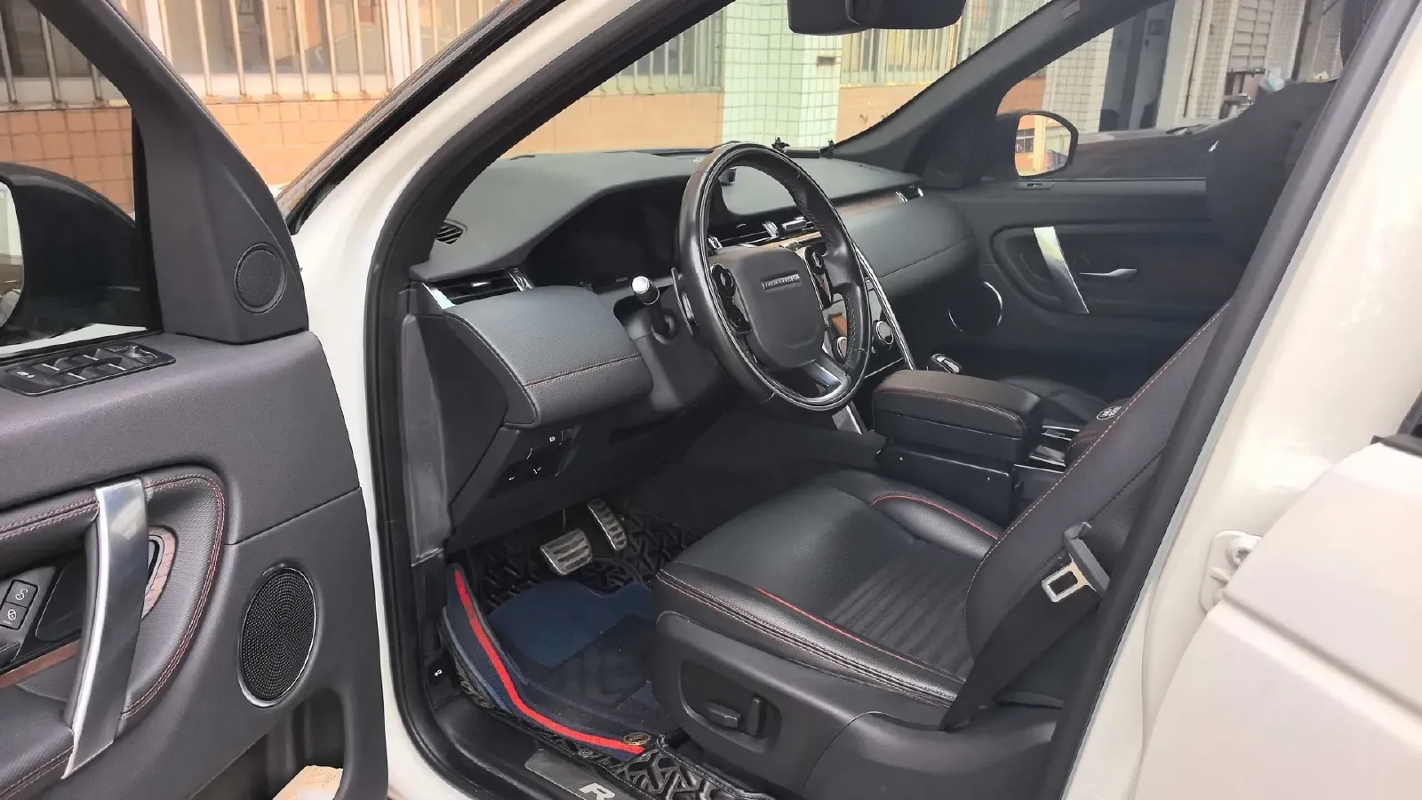 2020 Land Rover Discovery Sport 2.0T 249HP L4 9AT,autocango,china used car exporter,china ev exporter,chinese used car exporter,chinese used ev exporter