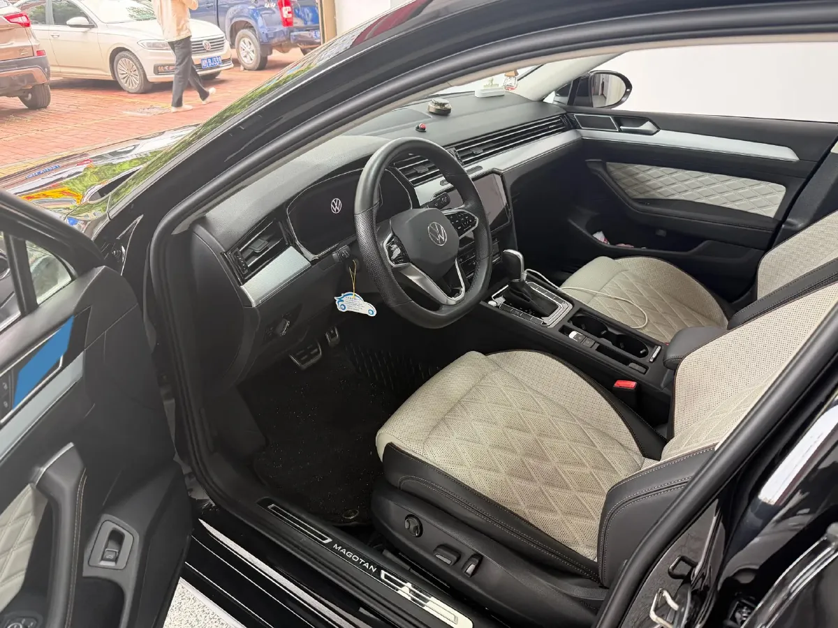 2023 Volkswagen Magotan 2.0T 186HP L4 7DCT,autocango,china used car exporter,china ev exporter,chinese used car exporter,chinese used ev exporter