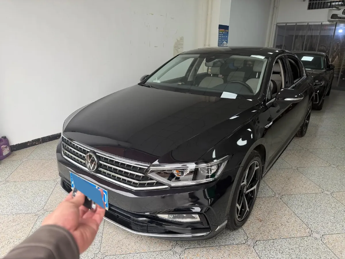 2023 Volkswagen Magotan 2.0T 186HP L4 7DCT,autocango,china used car exporter,china ev exporter,chinese used car exporter,chinese used ev exporter