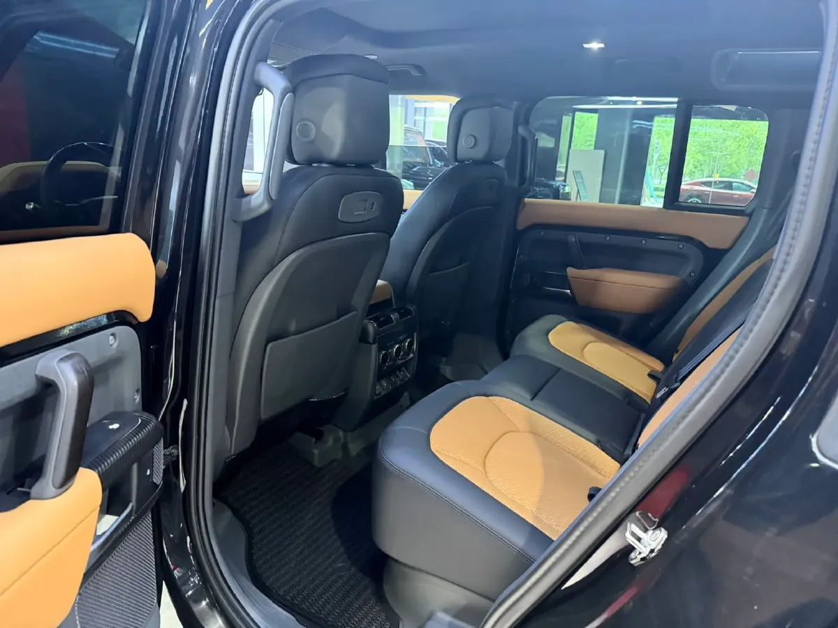 2021 Land Rover Defender 3.0T 400HP L6 8AT,autocango,china used car exporter,china ev exporter,chinese used car exporter,chinese used ev exporter