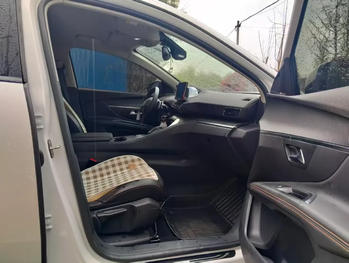 2021 Peugeot 5008 1.6T 170HP L4 8AT,autocango,china used car exporter,china ev exporter,chinese used car exporter,chinese used ev exporter