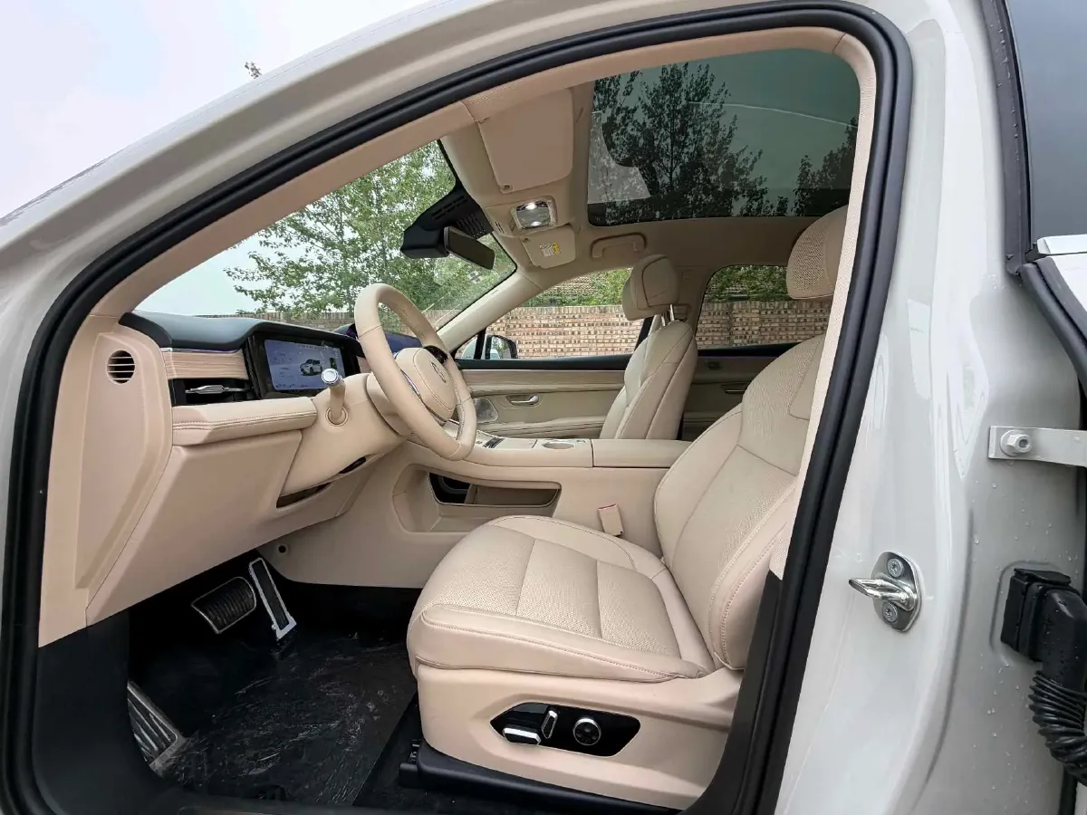 2025 AITO AITO M5 1.5T 152HP L4 REEV 42KWH,autocango,china used car exporter,china ev exporter,chinese used car exporter,chinese used ev exporter