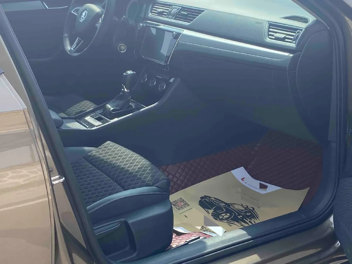 2018 Skoda Superb 1.8T 180HP L4 7DCT,autocango,china used car exporter,china ev exporter,chinese used car exporter,chinese used ev exporter