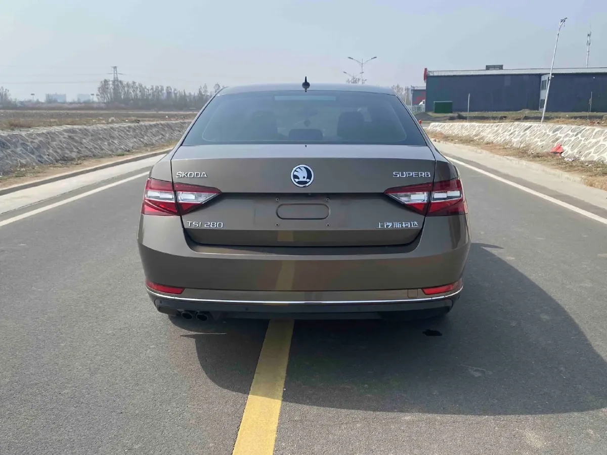 2018 Skoda Superb 1.8T 180HP L4 7DCT,autocango,china used car exporter,china ev exporter,chinese used car exporter,chinese used ev exporter