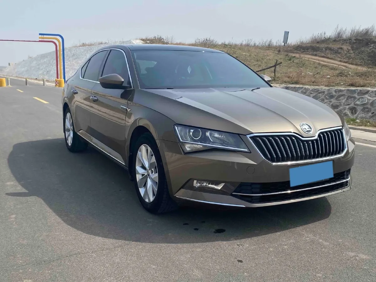 2018 Skoda Superb 1.8T 180HP L4 7DCT,autocango,china used car exporter,china ev exporter,chinese used car exporter,chinese used ev exporter