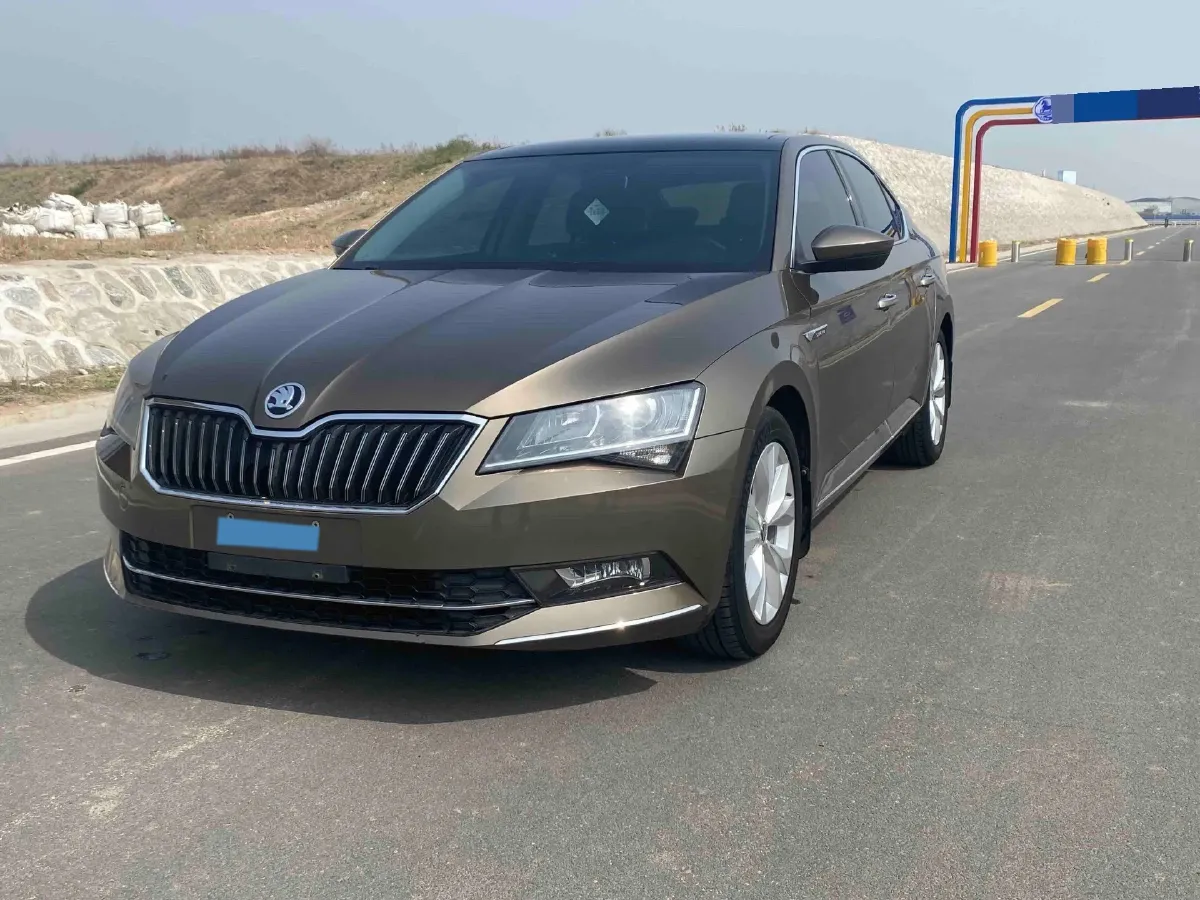 2018 Skoda Superb 1.8T 180HP L4 7DCT,autocango,china used car exporter,china ev exporter,chinese used car exporter,chinese used ev exporter