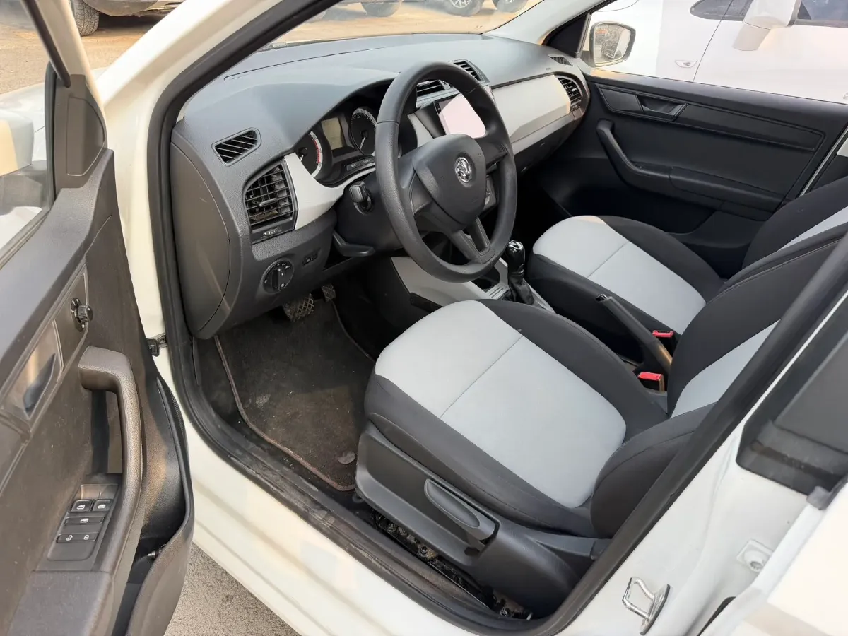 2017 Skoda Fabia 1.4L 90HP L4 6AT,autocango,china used car exporter,china ev exporter,chinese used car exporter,chinese used ev exporter