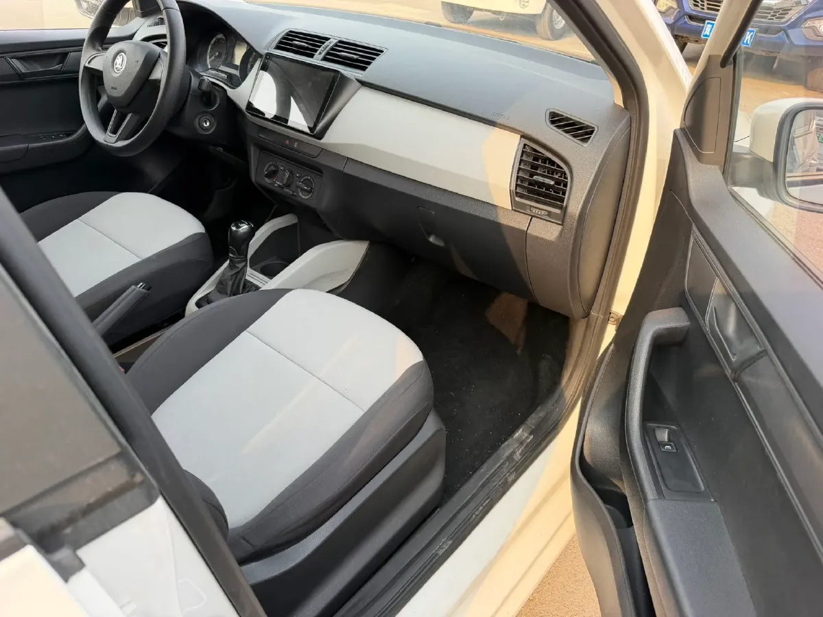 2017 Skoda Fabia 1.4L 90HP L4 6AT,autocango,china used car exporter,china ev exporter,chinese used car exporter,chinese used ev exporter