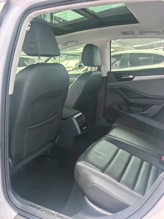 2019 Jeep Renegade 1.3T 173HP L4 7DCT,autocango,china used car exporter,china ev exporter,chinese used car exporter,chinese used ev exporter