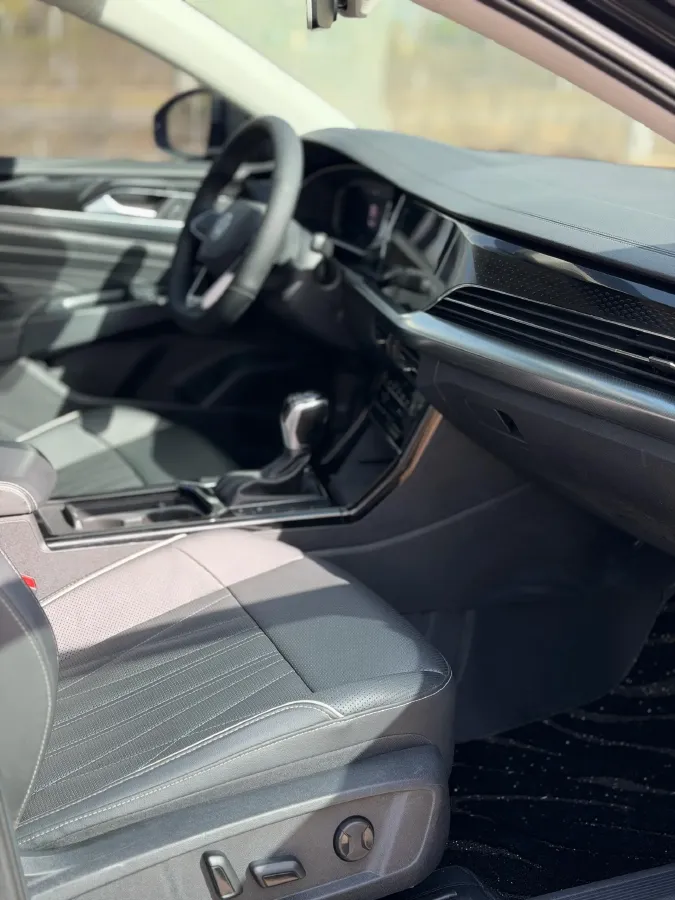 2021 Volkswagen Passat 2.0T 186HP L4 7DCT,autocango,china used car exporter,china ev exporter,chinese used car exporter,chinese used ev exporter