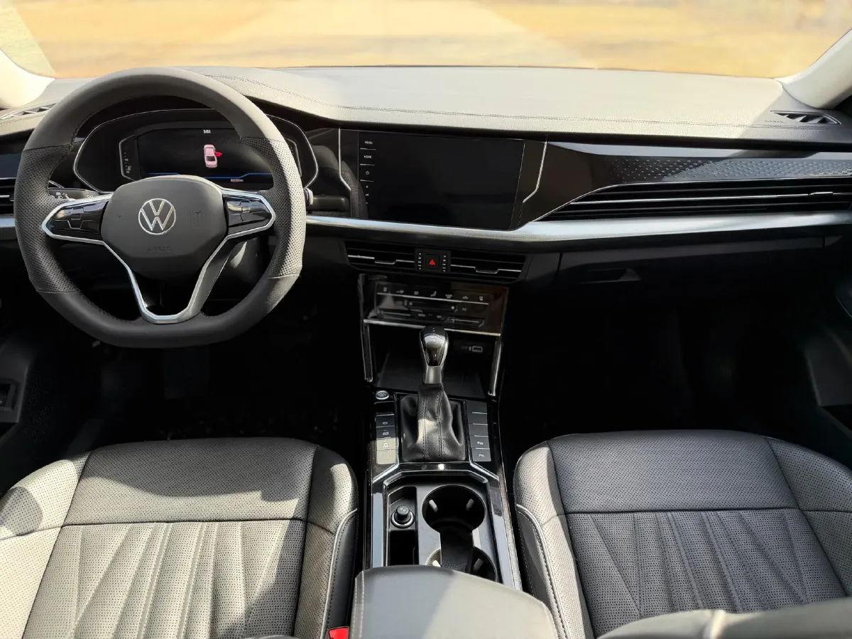 2021 Volkswagen Passat 2.0T 186HP L4 7DCT,autocango,china used car exporter,china ev exporter,chinese used car exporter,chinese used ev exporter