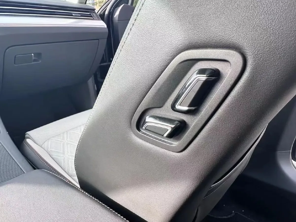 2020 Volkswagen Magotan 2.0T 186HP L4 7DCT,autocango,china used car exporter,china ev exporter,chinese used car exporter,chinese used ev exporter