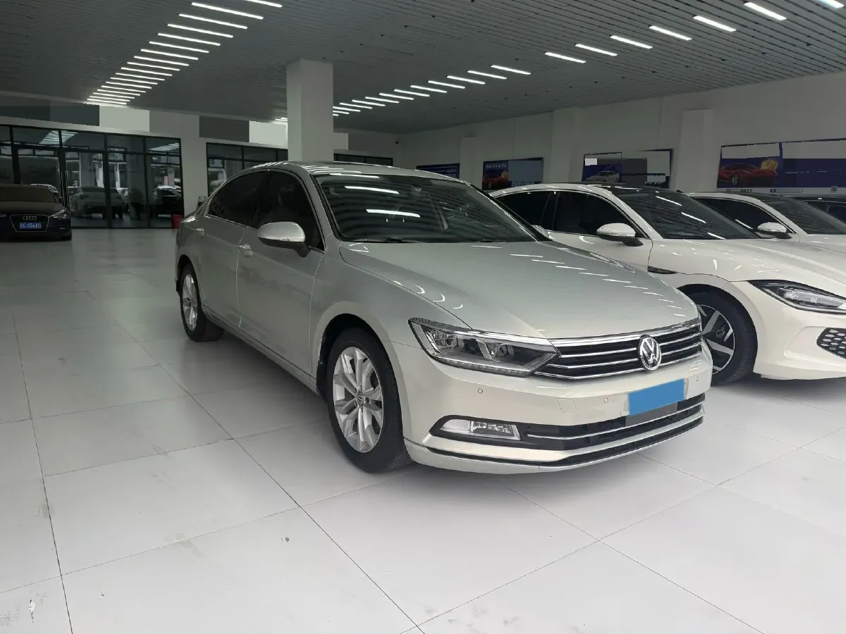 2019 Volkswagen Magotan 2.0T 186HP L4 7DCT,autocango,china used car exporter,china ev exporter,chinese used car exporter,chinese used ev exporter