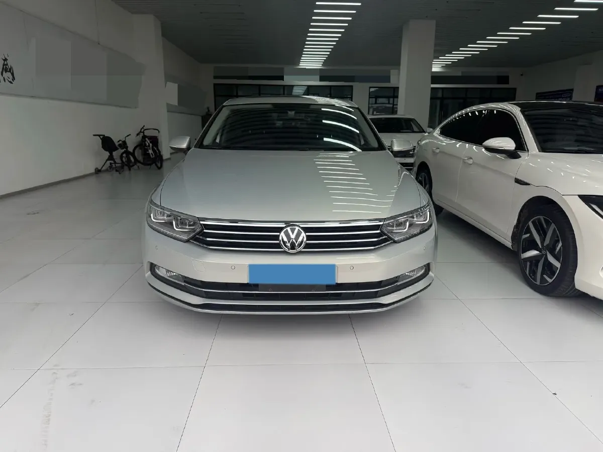 2019 Volkswagen Magotan 2.0T 186HP L4 7DCT,autocango,china used car exporter,china ev exporter,chinese used car exporter,chinese used ev exporter