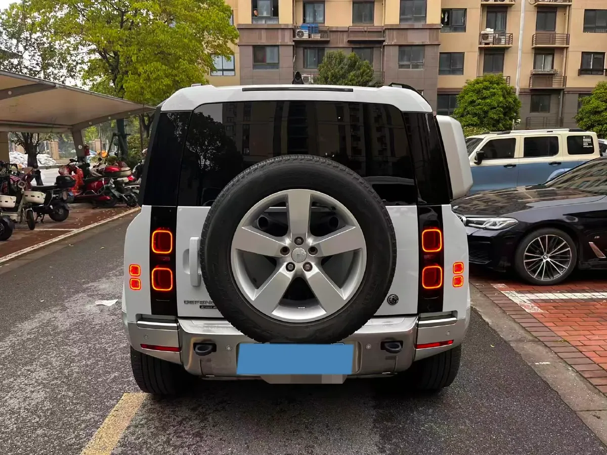 2022 Land Rover Defender 2.0T 300HP L4 8AT,autocango,china used car exporter,china ev exporter,chinese used car exporter,chinese used ev exporter