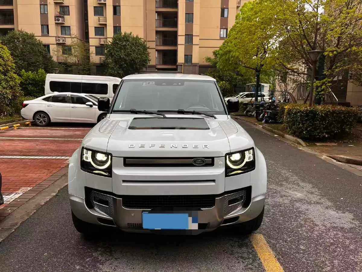 2022 Land Rover Defender 2.0T 300HP L4 8AT,autocango,china used car exporter,china ev exporter,chinese used car exporter,chinese used ev exporter