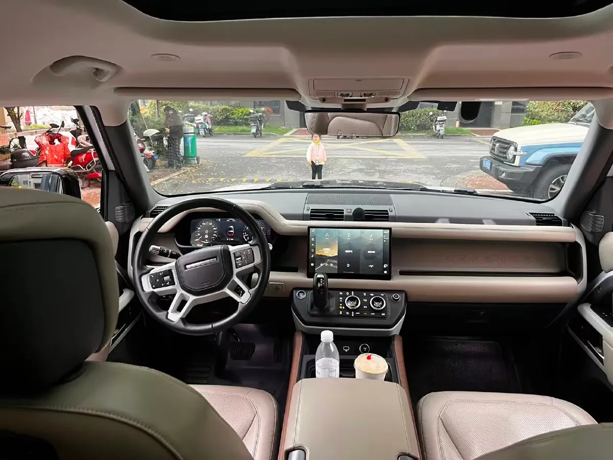 2022 Land Rover Defender 2.0T 300HP L4 8AT,autocango,china used car exporter,china ev exporter,chinese used car exporter,chinese used ev exporter