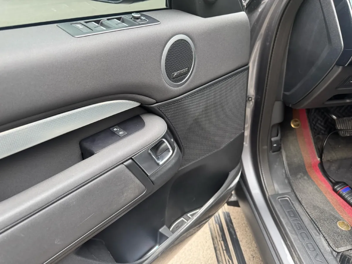 2020 Land Rover Discovery 2.0T 300HP L4 8AT,autocango,china used car exporter,china ev exporter,chinese used car exporter,chinese used ev exporter