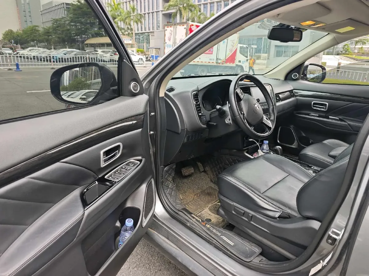 2019 Mitsubishi Outlander 2.4L 192HP L4 CVT,autocango,china used car exporter,china ev exporter,chinese used car exporter,chinese used ev exporter