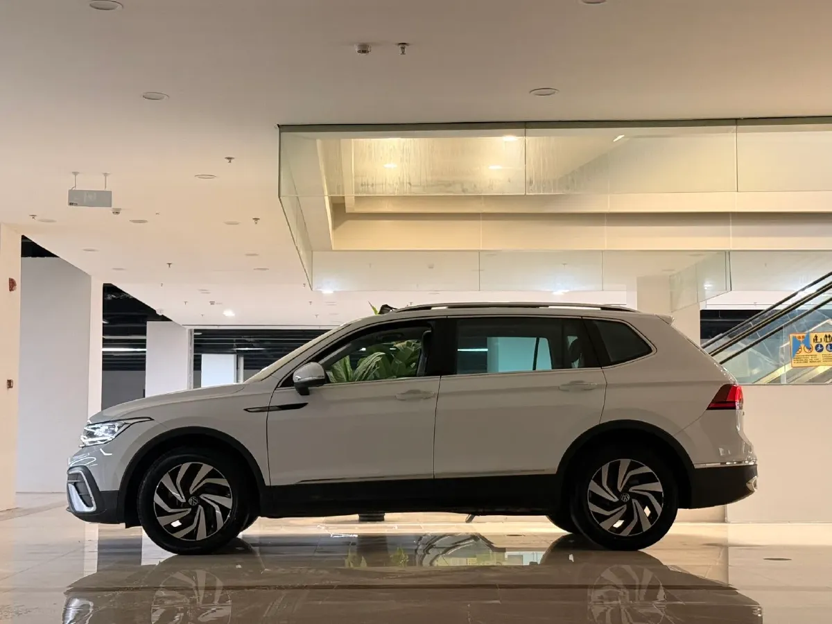 2023 Volkswagen Tiguan L 1.5T 160HP L4 7DCT,autocango,china used car exporter,china ev exporter,chinese used car exporter,chinese used ev exporter