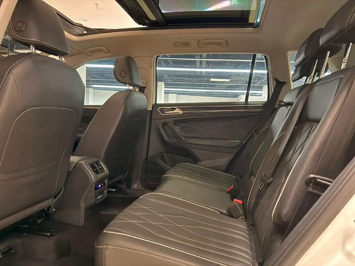 2023 Volkswagen Tiguan L 1.5T 160HP L4 7DCT,autocango,china used car exporter,china ev exporter,chinese used car exporter,chinese used ev exporter