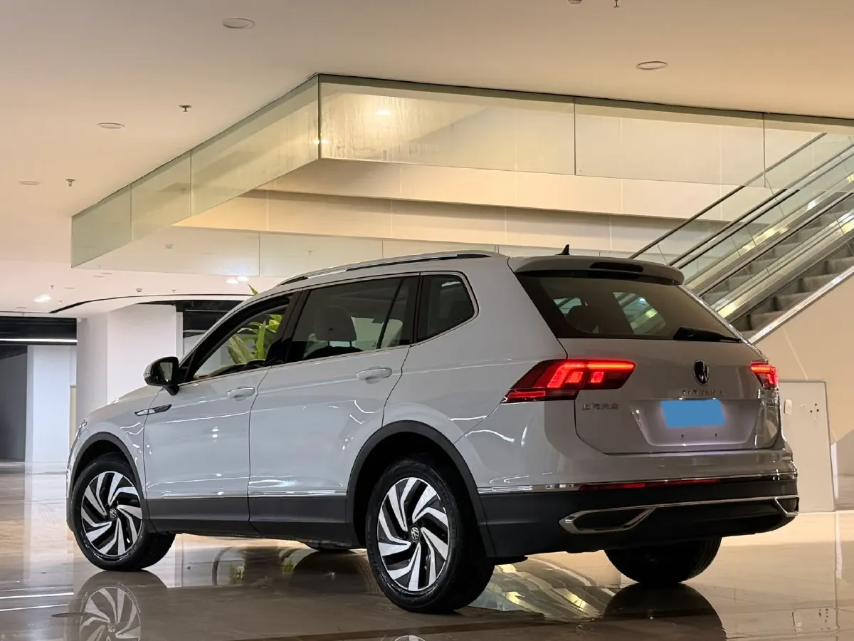 2023 Volkswagen Tiguan L 1.5T 160HP L4 7DCT,autocango,china used car exporter,china ev exporter,chinese used car exporter,chinese used ev exporter