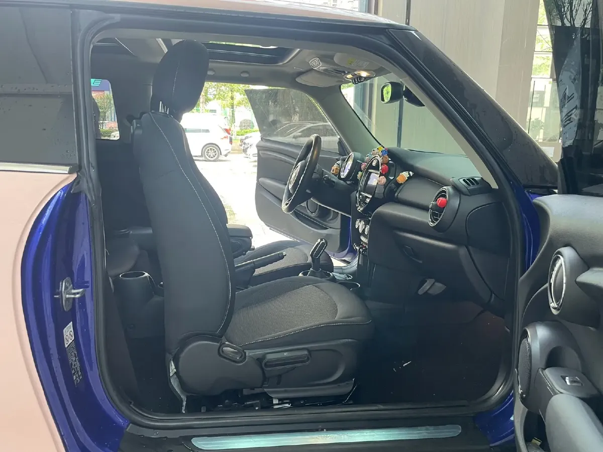 2020 MINI MINI 1.5T 102HP L3 7DCT,autocango,china used car exporter,china ev exporter,chinese used car exporter,chinese used ev exporter