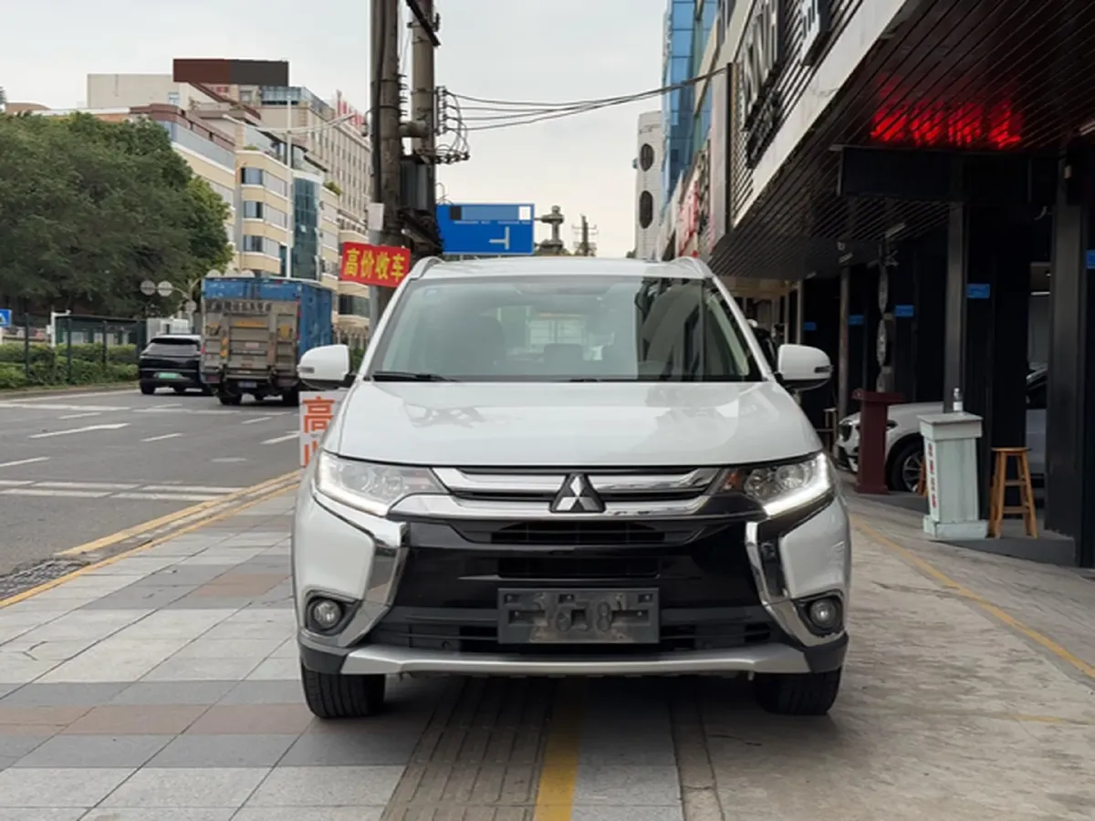 2018 Mitsubishi Outlander 2.0L 166HP L4 CVT,autocango,china used car exporter,china ev exporter,chinese used car exporter,chinese used ev exporter