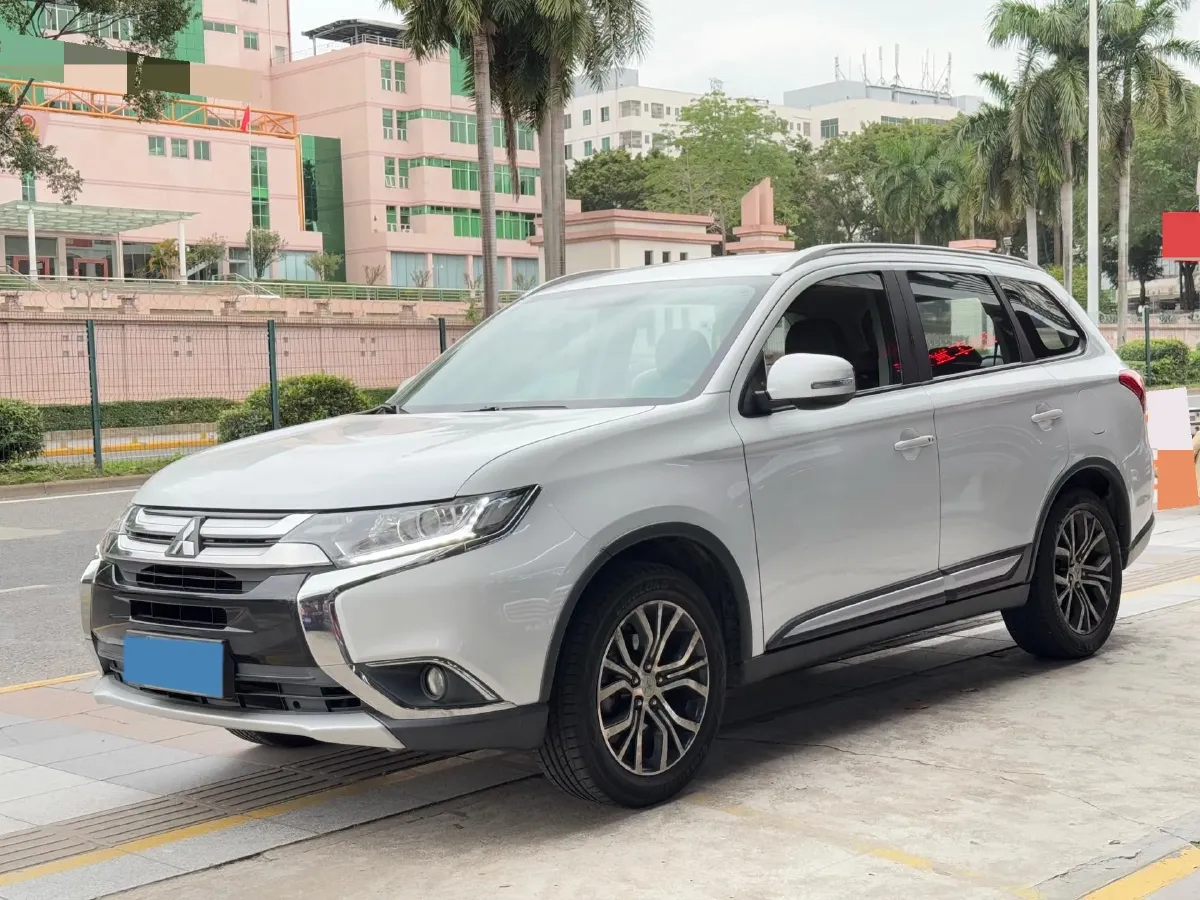 2018 Mitsubishi Outlander 2.0L 166HP L4 CVT,autocango,china used car exporter,china ev exporter,chinese used car exporter,chinese used ev exporter