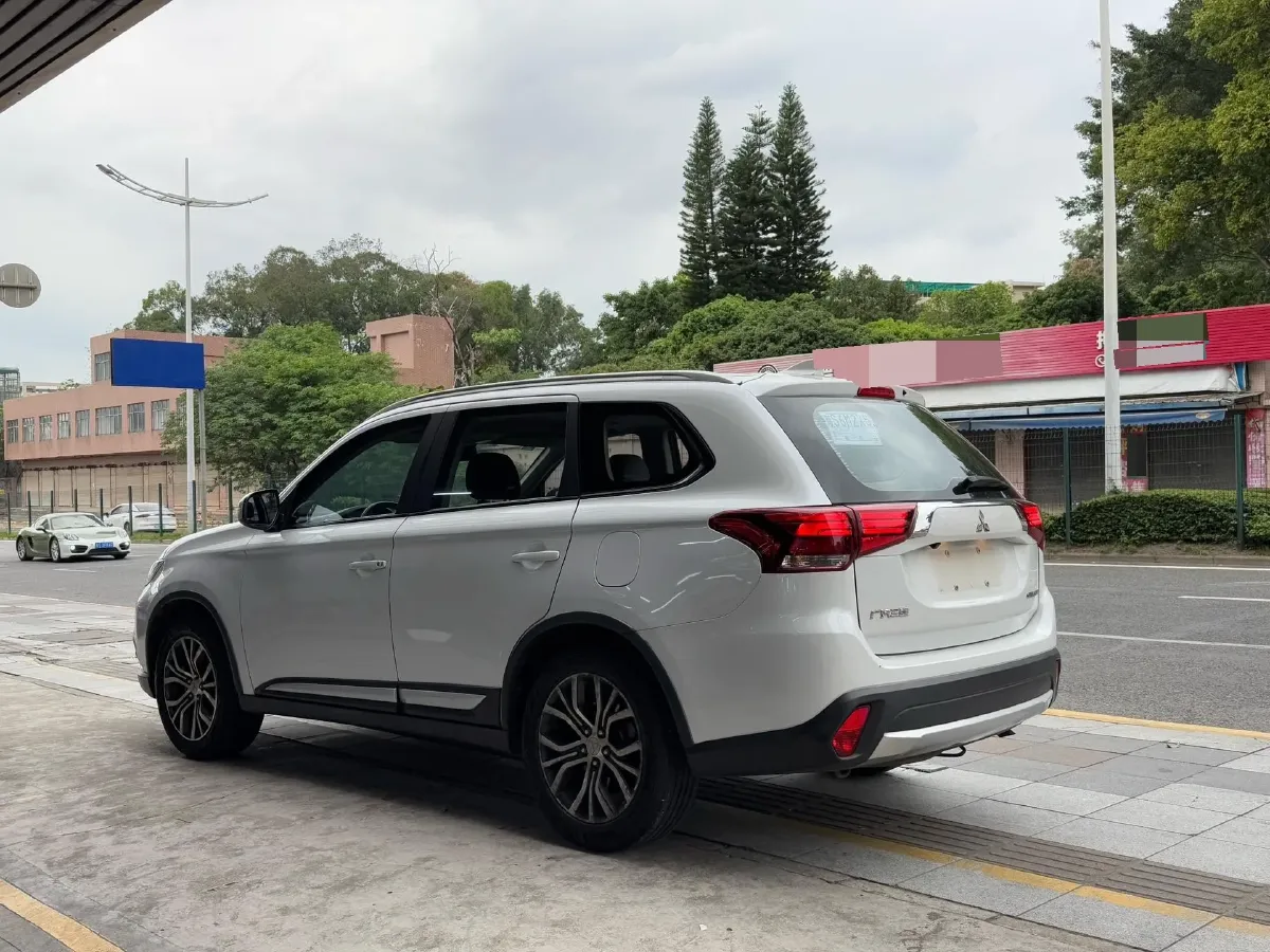 2018 Mitsubishi Outlander 2.0L 166HP L4 CVT,autocango,china used car exporter,china ev exporter,chinese used car exporter,chinese used ev exporter