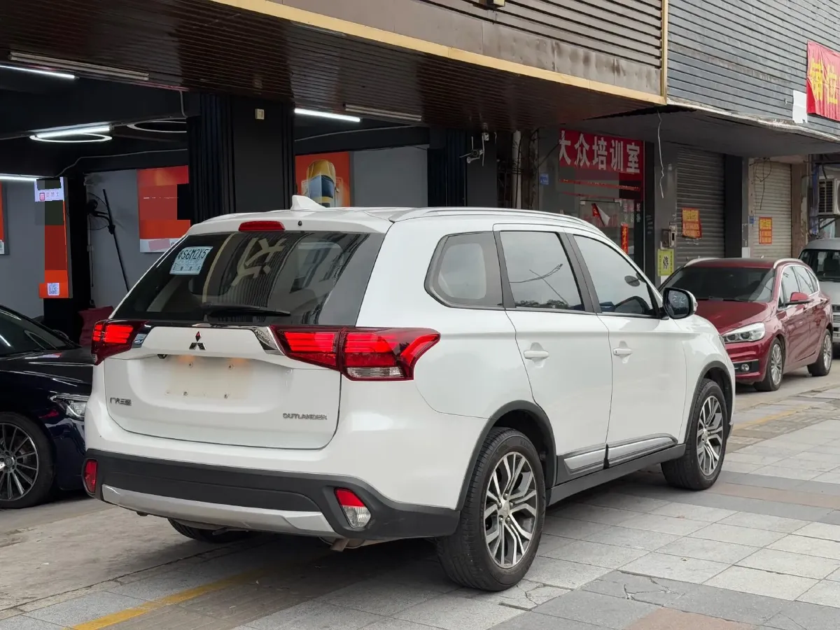 2018 Mitsubishi Outlander 2.0L 166HP L4 CVT,autocango,china used car exporter,china ev exporter,chinese used car exporter,chinese used ev exporter