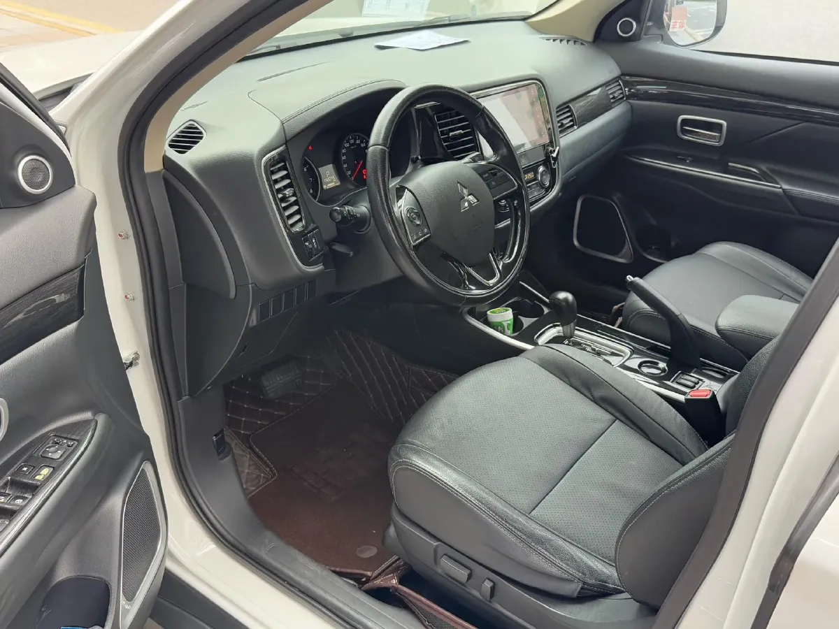 2018 Mitsubishi Outlander 2.0L 166HP L4 CVT,autocango,china used car exporter,china ev exporter,chinese used car exporter,chinese used ev exporter