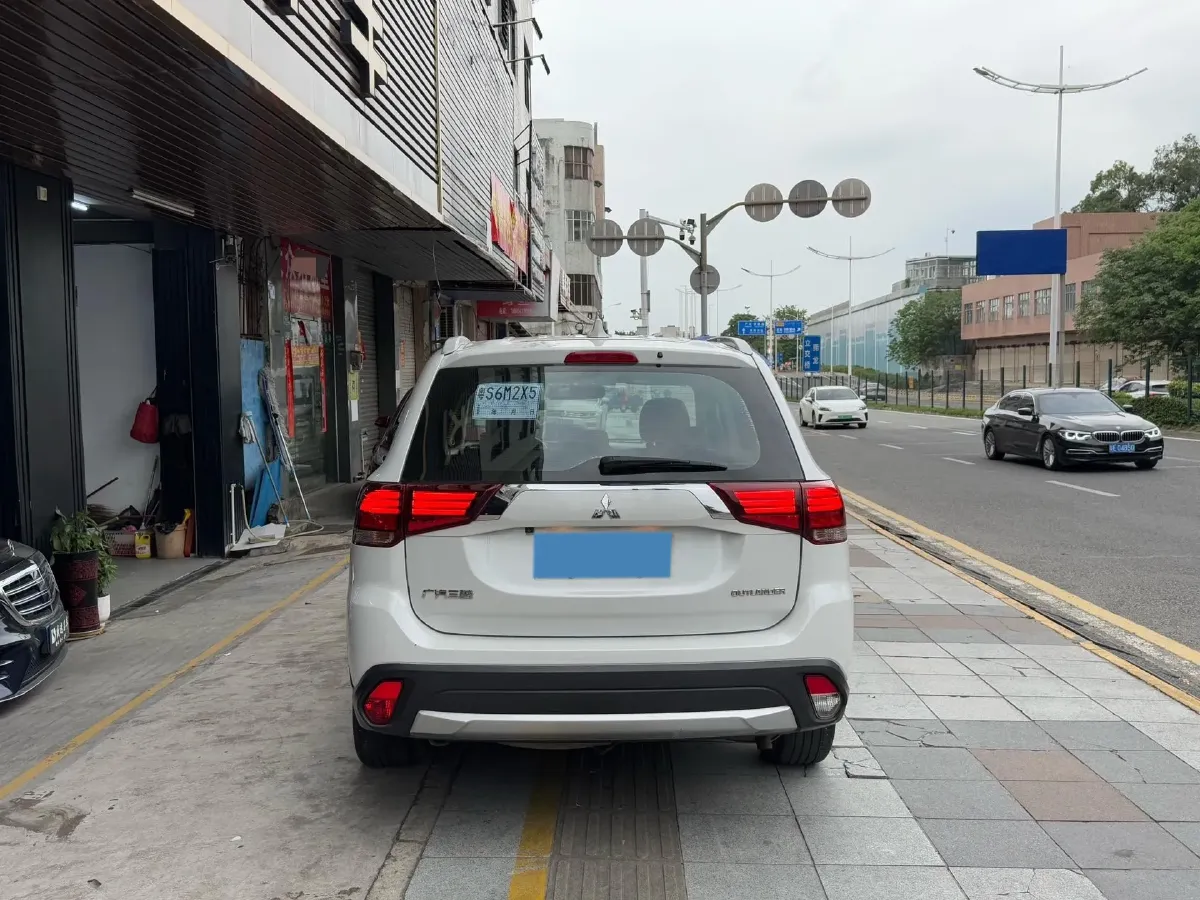 2018 Mitsubishi Outlander 2.0L 166HP L4 CVT,autocango,china used car exporter,china ev exporter,chinese used car exporter,chinese used ev exporter