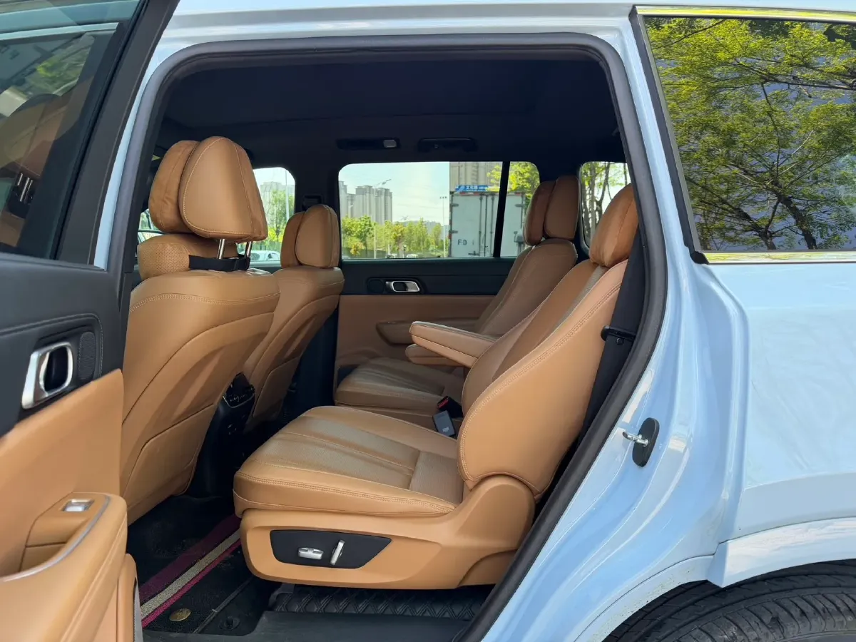 2020 Li ONE Range Extended 131HP REEV 40.5KWH,autocango,china used car exporter,china ev exporter,chinese used car exporter,chinese used ev exporter