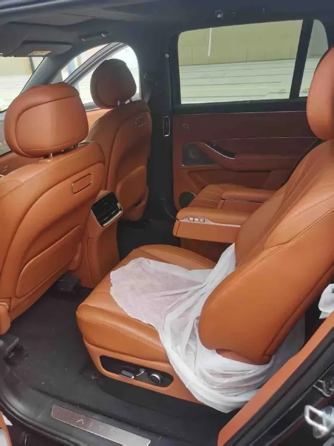 2025 AITO AITO M8 REEV 160HP REEV 53.4KWH,autocango,china used car exporter,china ev exporter,chinese used car exporter,chinese used ev exporter