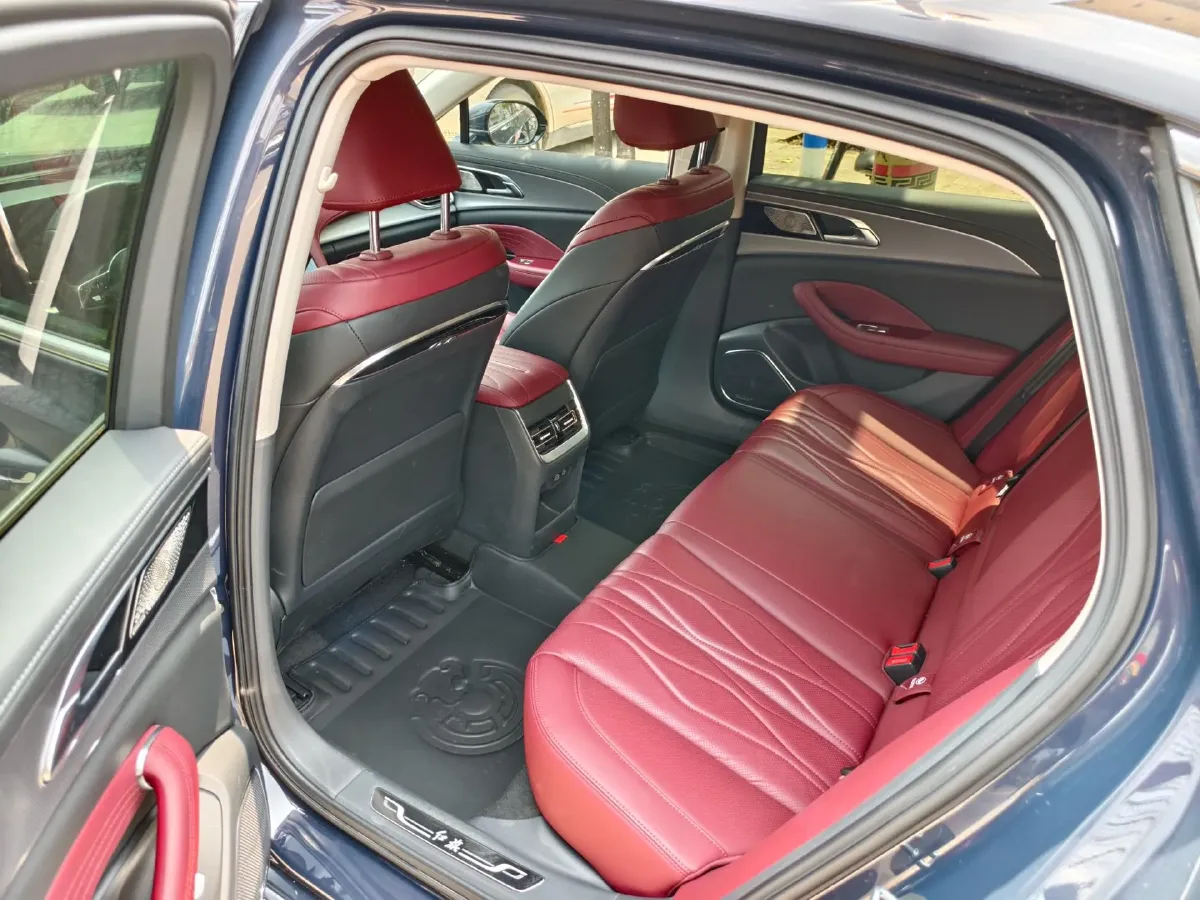 2024 HongQi H5 2.0T 224HP L4 8AT,autocango,china used car exporter,china ev exporter,chinese used car exporter,chinese used ev exporter