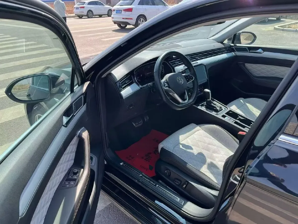 2025 Volkswagen Magotan 2.0T 186HP L4 7DCT,autocango,china used car exporter,china ev exporter,chinese used car exporter,chinese used ev exporter