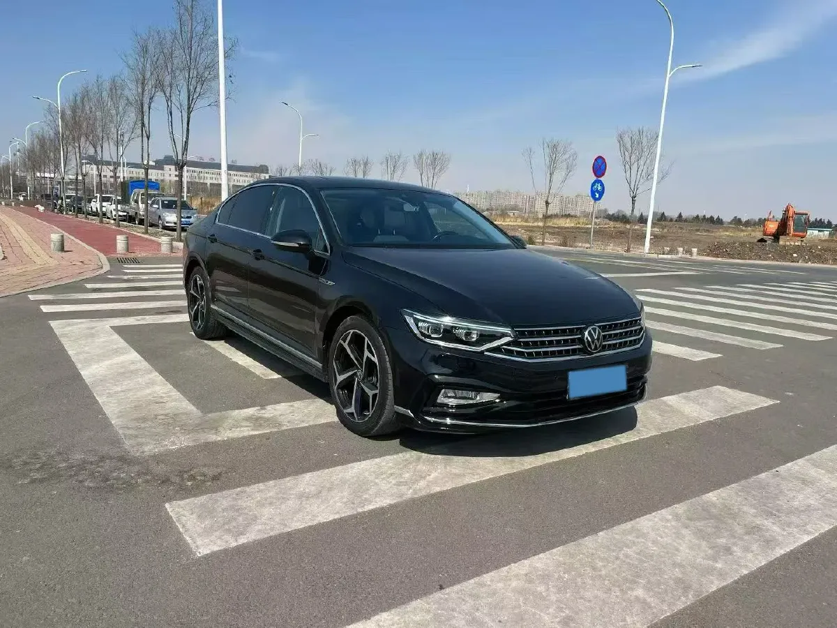 2025 Volkswagen Magotan 2.0T 186HP L4 7DCT,autocango,china used car exporter,china ev exporter,chinese used car exporter,chinese used ev exporter
