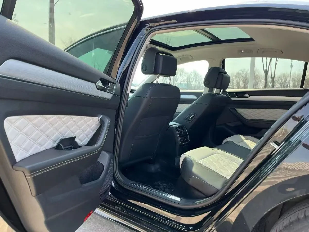 2025 Volkswagen Magotan 2.0T 186HP L4 7DCT,autocango,china used car exporter,china ev exporter,chinese used car exporter,chinese used ev exporter