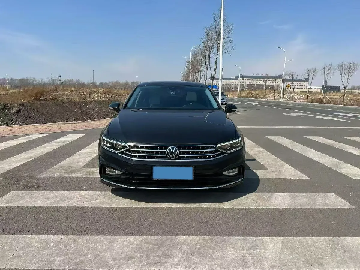 2025 Volkswagen Magotan 2.0T 186HP L4 7DCT,autocango,china used car exporter,china ev exporter,chinese used car exporter,chinese used ev exporter
