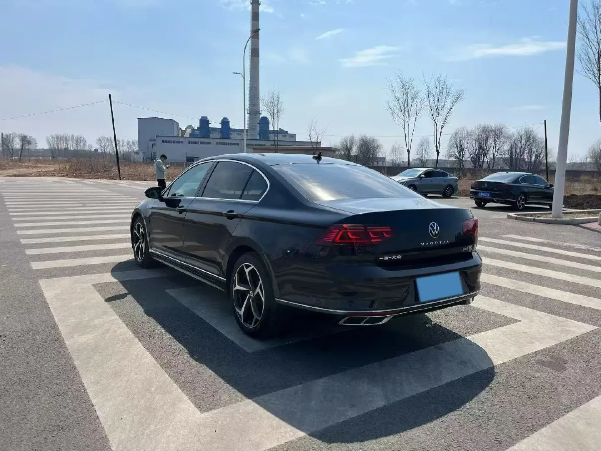 2025 Volkswagen Magotan 2.0T 186HP L4 7DCT,autocango,china used car exporter,china ev exporter,chinese used car exporter,chinese used ev exporter