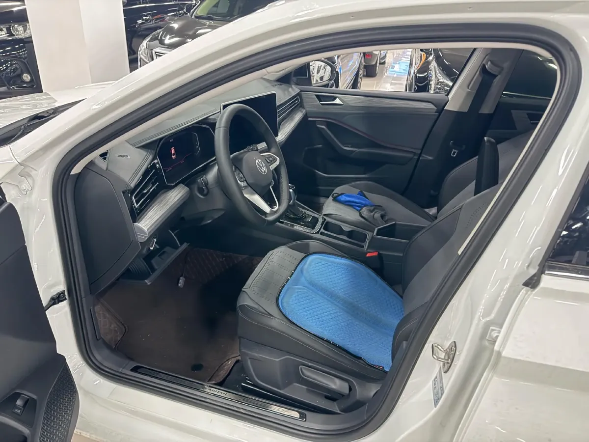 2025 Volkswagen Sagitar 1.5T 160HP L4 7DCT,autocango,china used car exporter,china ev exporter,chinese used car exporter,chinese used ev exporter