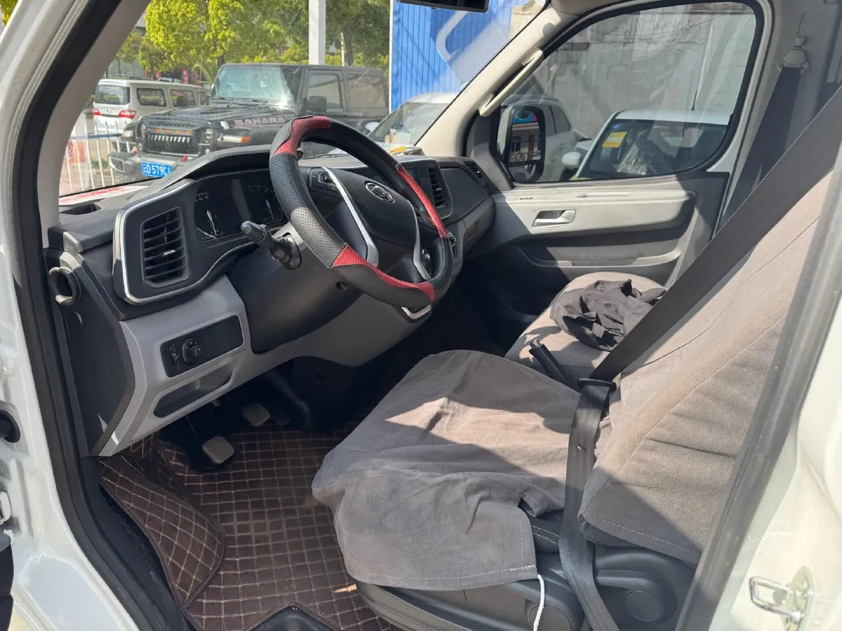 2025 MAXUS XinTu V80 2.0T 147HP L4 6MT,autocango,china used car exporter,china ev exporter,chinese used car exporter,chinese used ev exporter