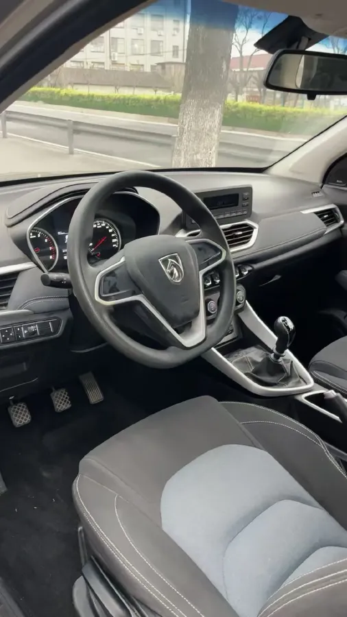 2018 BaoJun 530 1.5T 150HP L4 6MT,autocango,china used car exporter,china ev exporter,chinese used car exporter,chinese used ev exporter